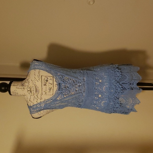 SIMPLY Noelle Lady's Sleeveless Crochet/Lace Tunic In Periwinkle - Picture 5 of 6